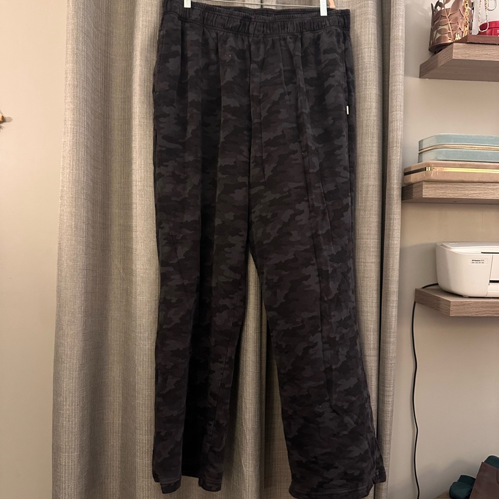 Fabletics Camouflage Wide leg Sweatpants